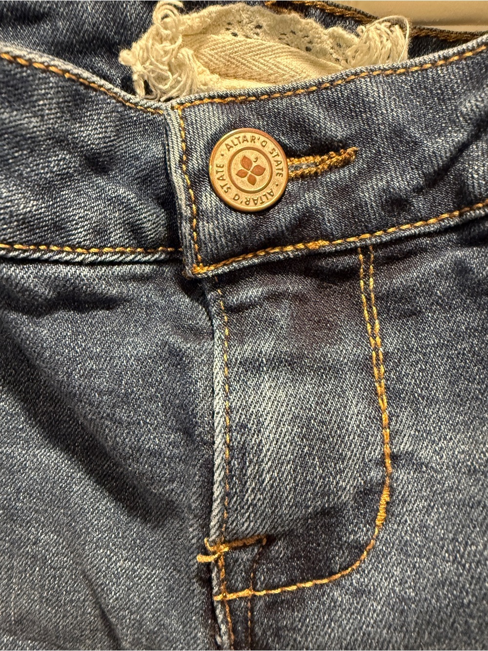 Altar’d State Denim Cutoff Jean Shorts Size 28/7 Blue Distressed Raw Hem Stretch - Picture 4 of 7